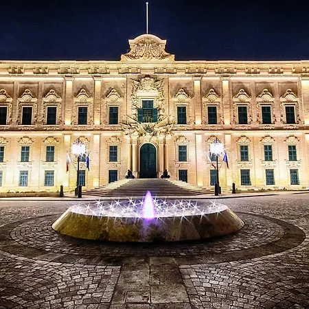 One-of-a-kind In Lägenhet Valletta